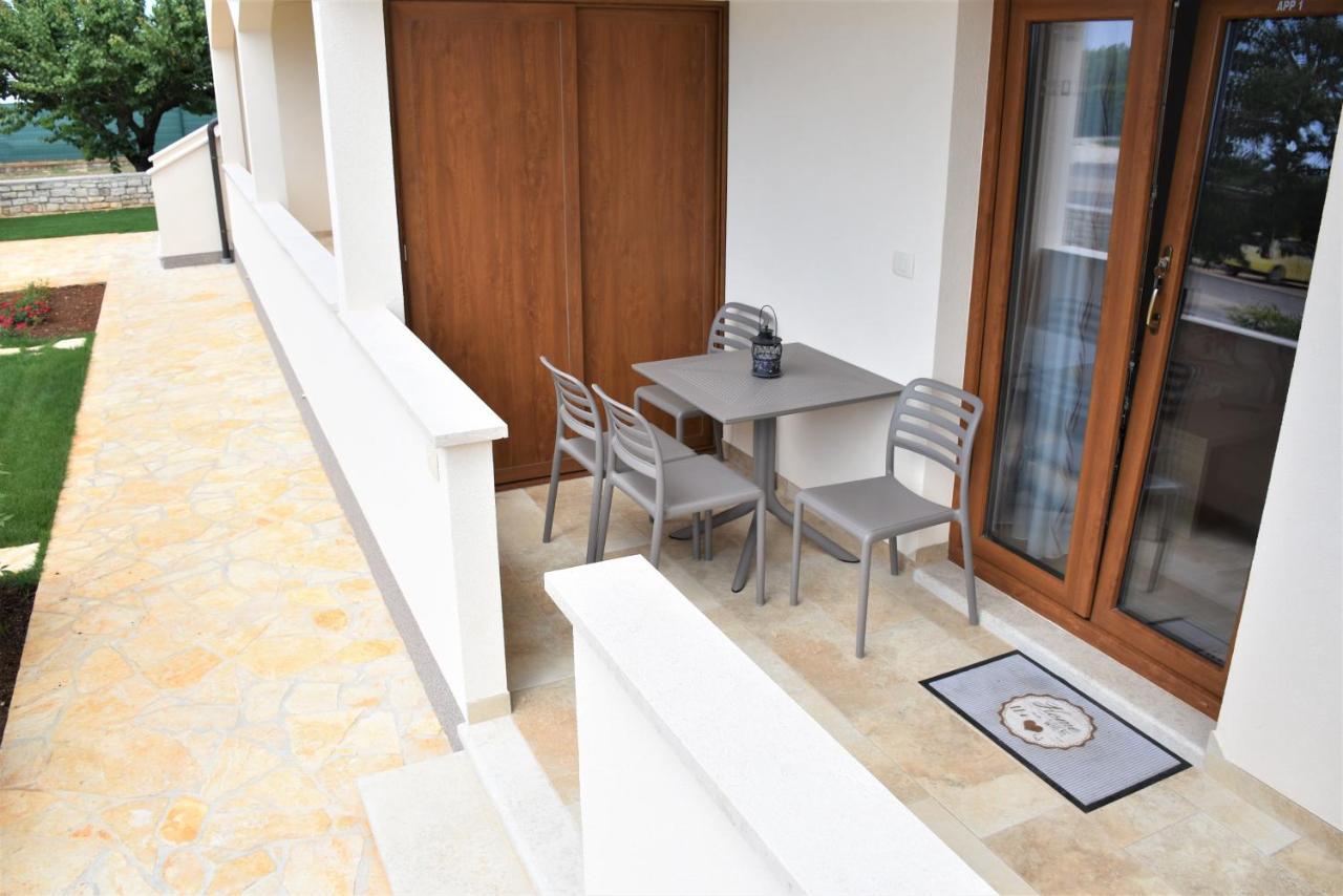 Apartmani Diana Новиград Экстерьер фото